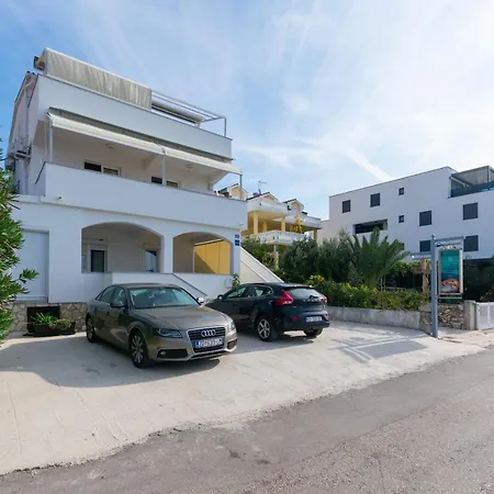 Apartment 4093a